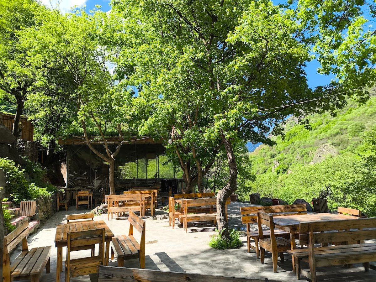 Lastuer-Restaurants — photo 1