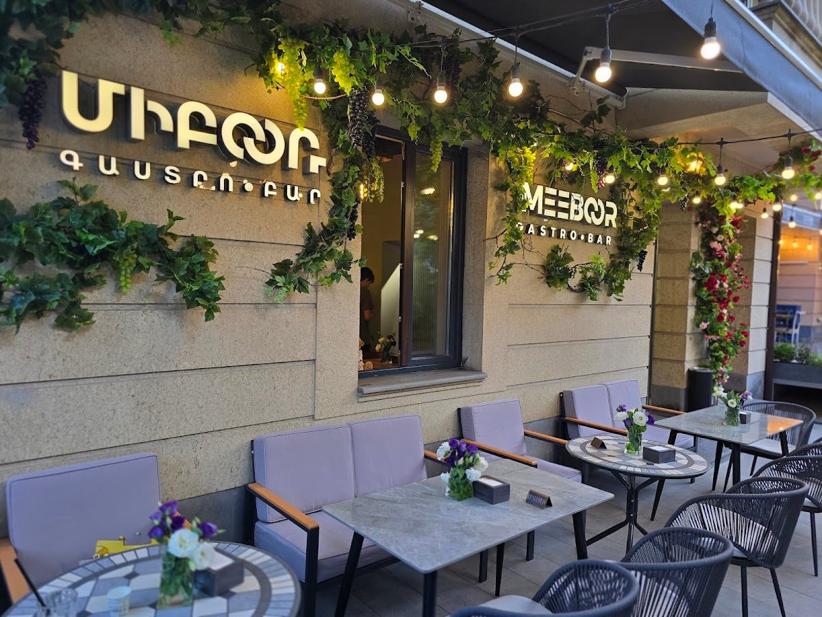 Meeboor Միբուռ — Улица Сарьяна