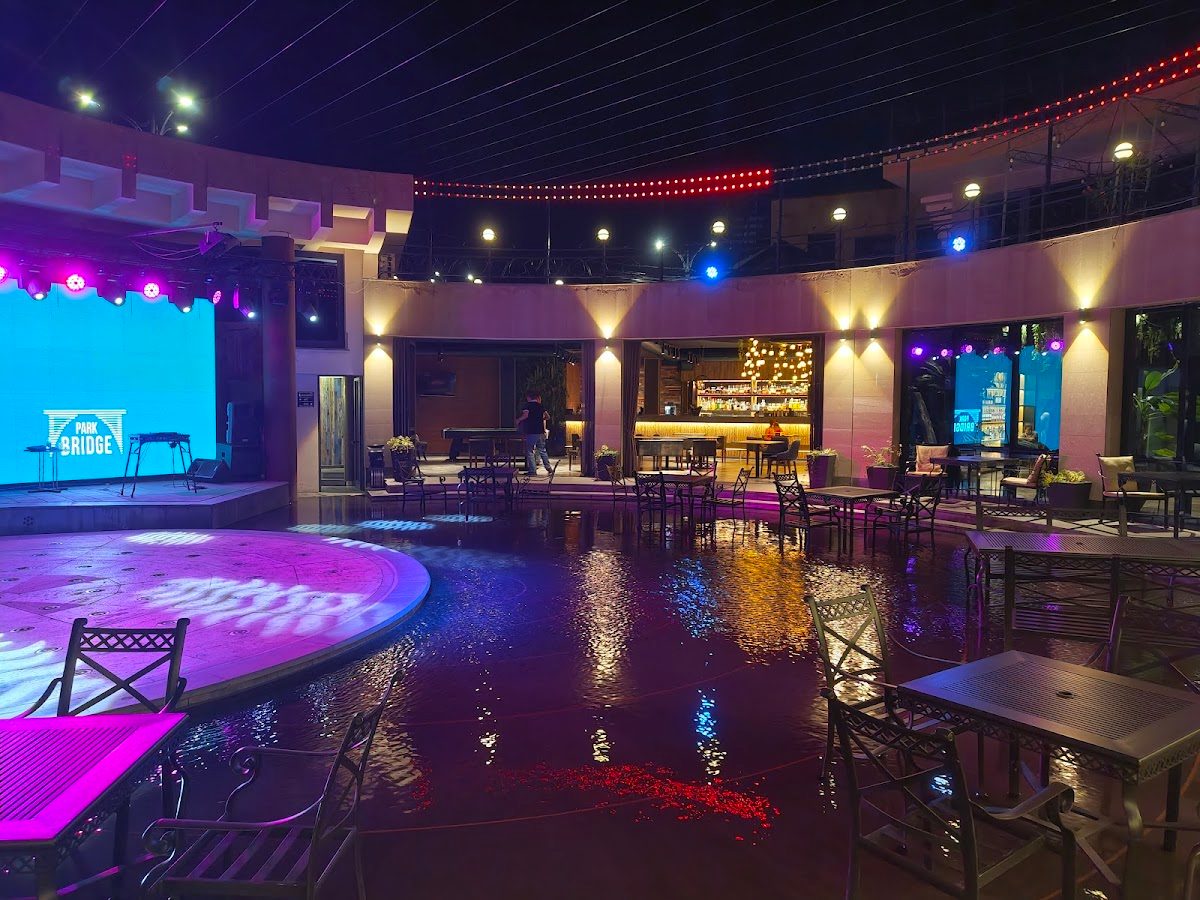 Park Bridge Restaurant & Music Hub — главное фото