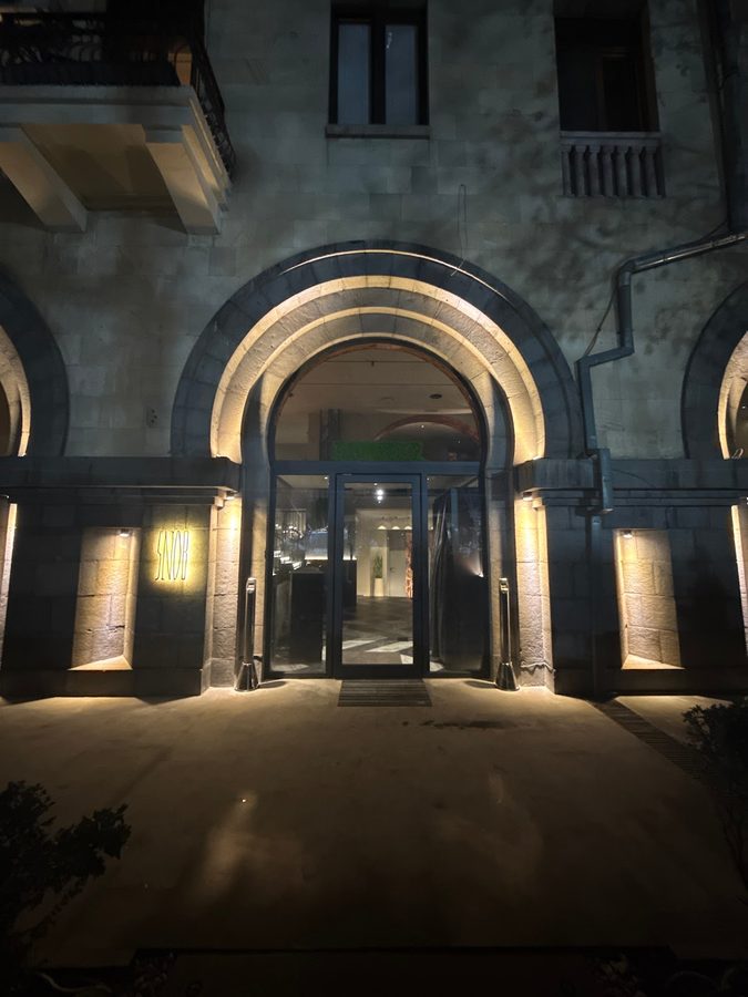SNOB Gastro Bar & Lounge — Кентрон