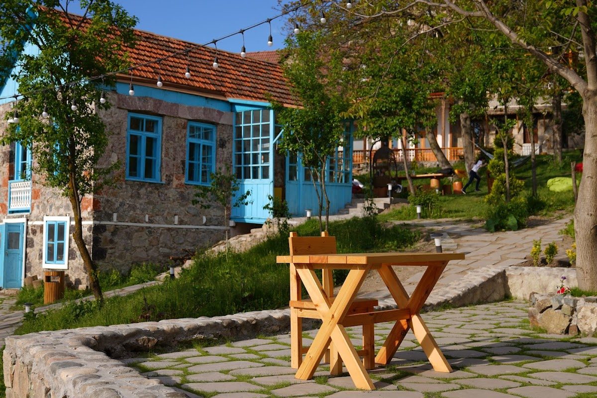 Toon Armeni Little Village — главное фото